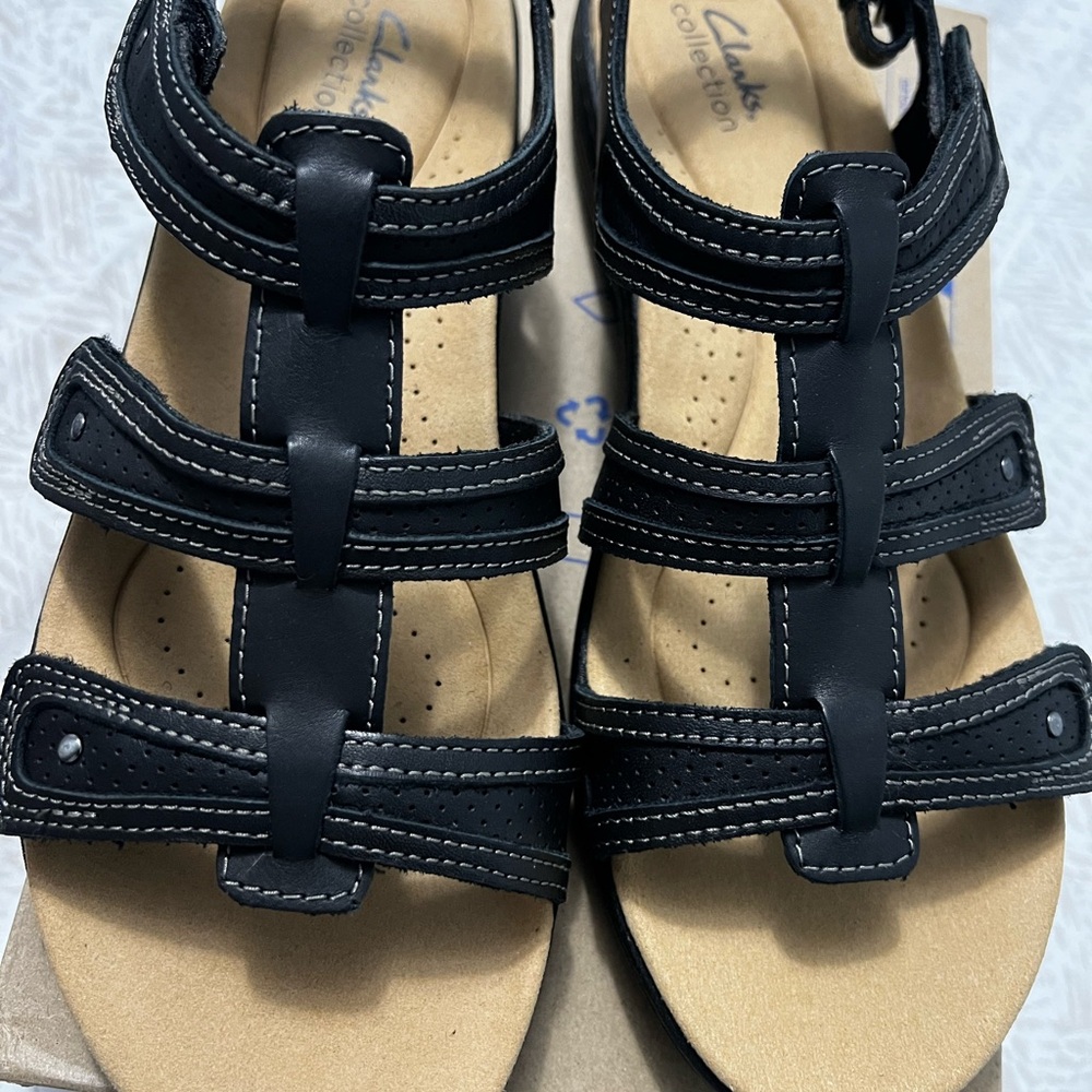 Clarks Women's sandals 11 M genuine leather